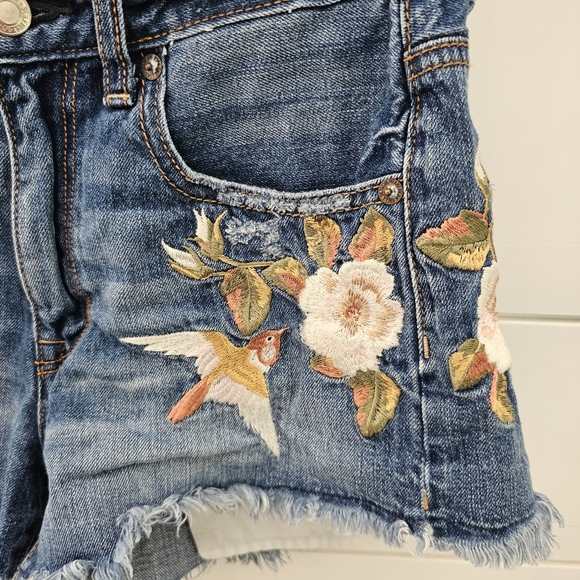 Vintage hi rise festival embroidered denim shorts sz 2 - Picture 3 of 7